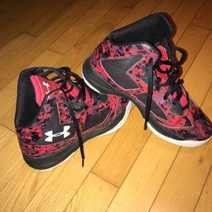 UNDER ARMOUR SNEAKERS SIZE 5.5